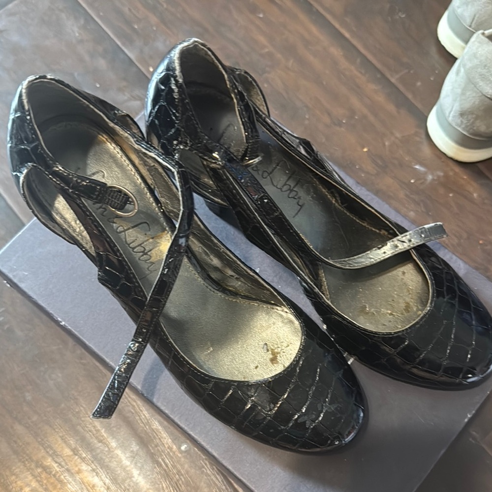 Sam & Libby Black Heeled Shoes with Classic Design